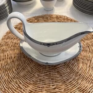 Wedgwood Amherst Platinum Bone China Gravy Boat & Underplate - NICE!
